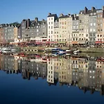 Vakantiehuis Modern Townhouse In With Secure Parking