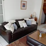 Modern Townhouse In With Secure Parking Vakantiehuis *