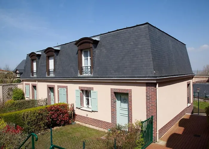 Modern Townhouse In With Secure Parking * הונפלר