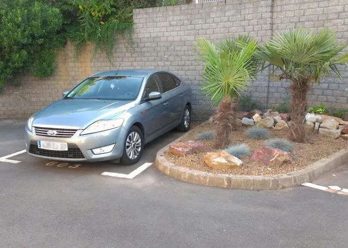 Modern Townhouse In With Secure Parking בית נופש הונפלר