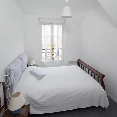 Modern Townhouse In With Secure Parking Holiday home Honfleur