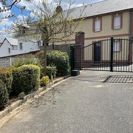 Modern Townhouse In With Secure Parking * Онфлёр