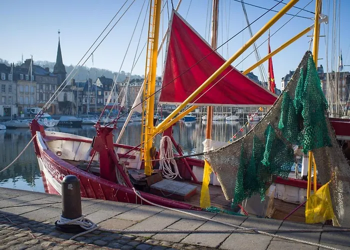 Modern Townhouse In With Secure Parking Honfleur